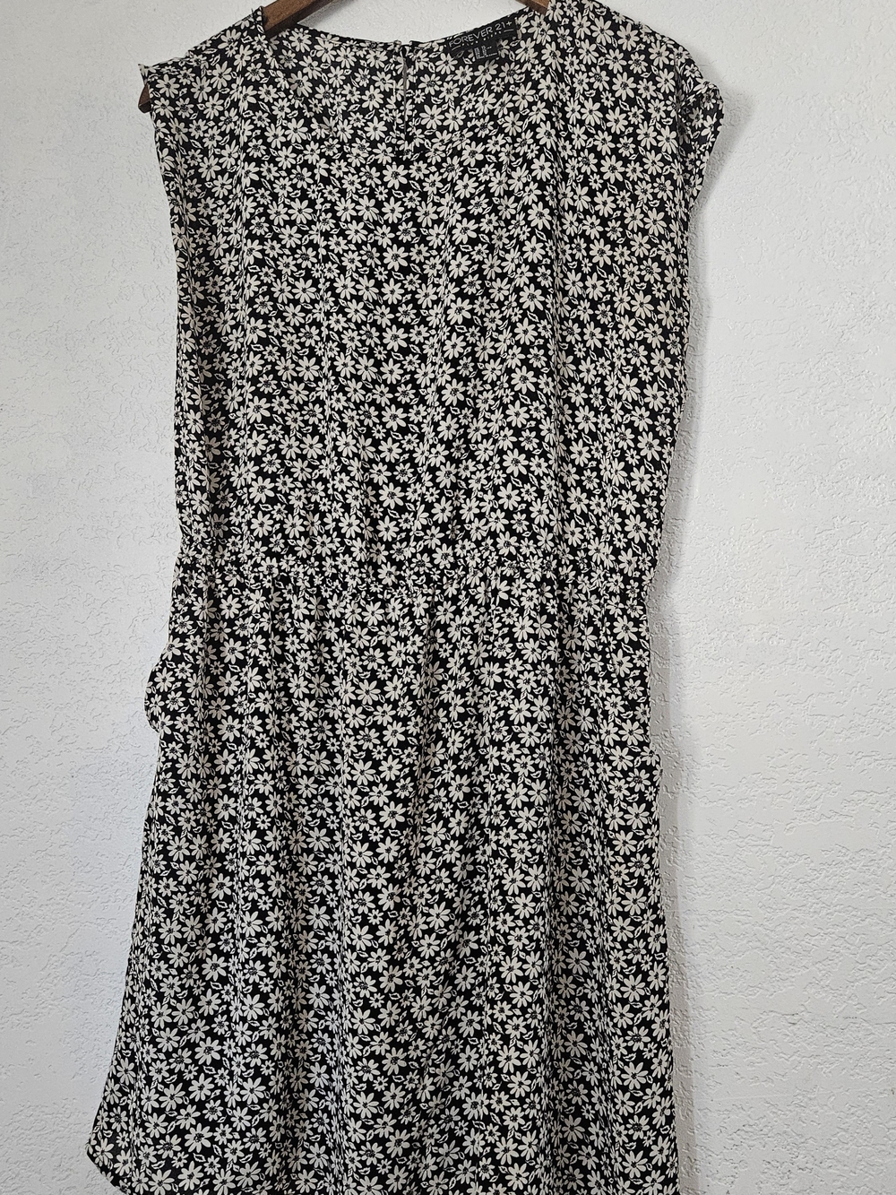 Forever21 Black and White Ditsy Daisy Dress M
